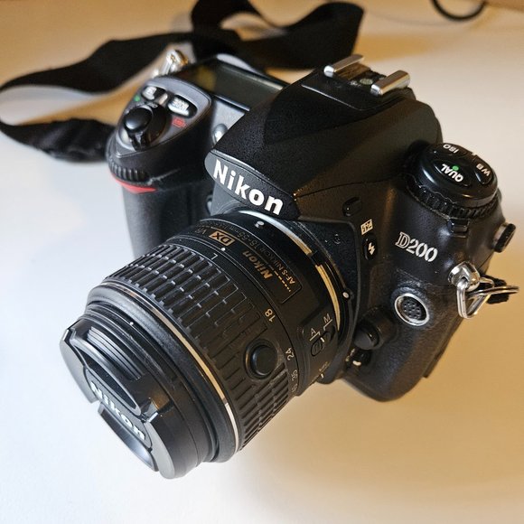 nikon d200 w/ lenses dslr